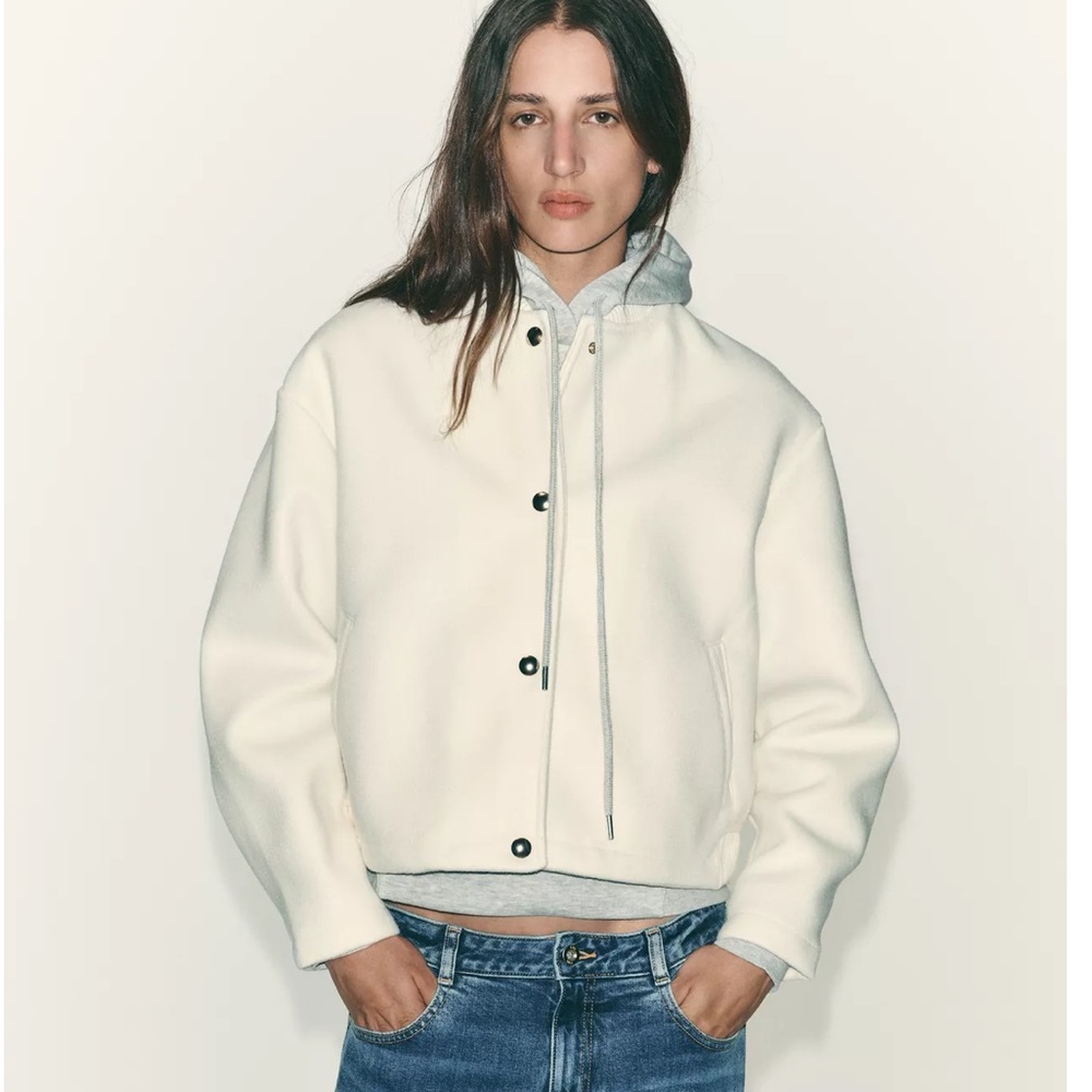 ZARA SOFT WHITE BOMBER JACKET WITH GOLDEN BUTTONS. M. NWT